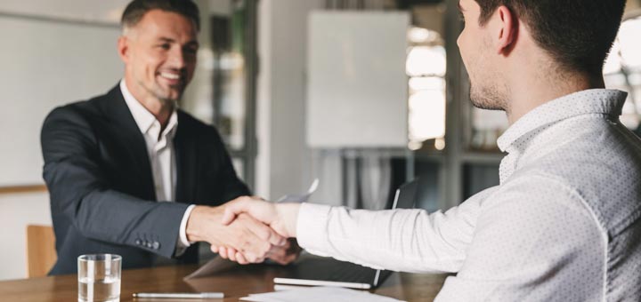 hombres entrevista trabajo